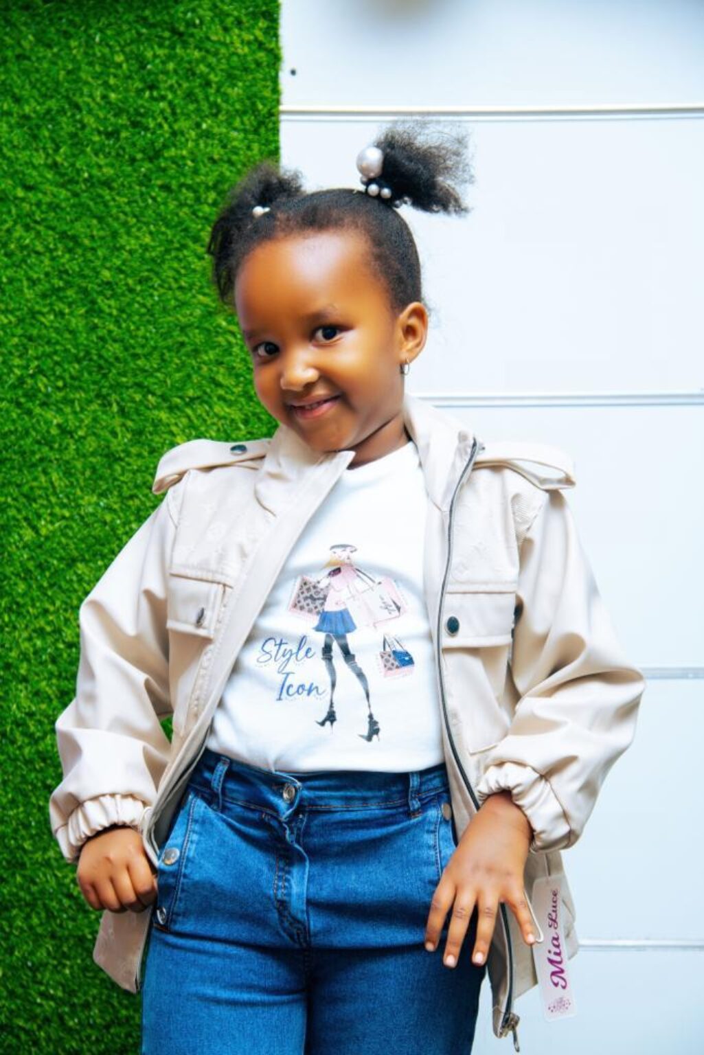 Full outfit pants, t-shirt and coat