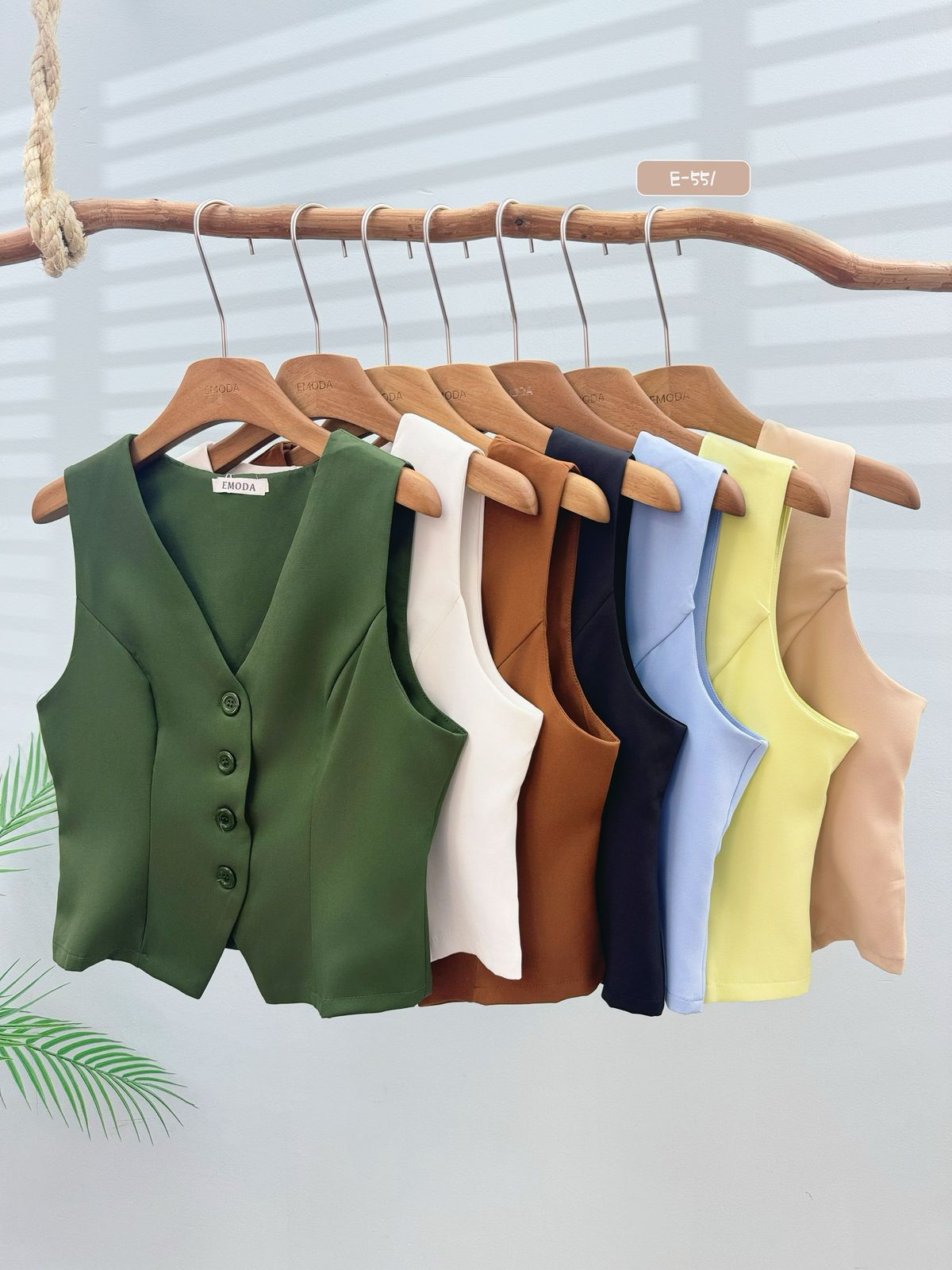 Suit Vest for Women Short Linen Vest Blazer Vest Cotton Linen Women's Vest Sleeveless V Neck Women's Blazer Vest Elegant Tank Tops Plain Suit Jacket with Pockets Summer Vest