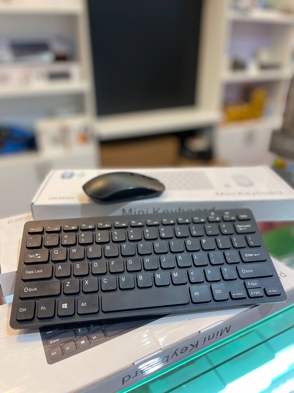 WIRELESS MINI KEYBOARD