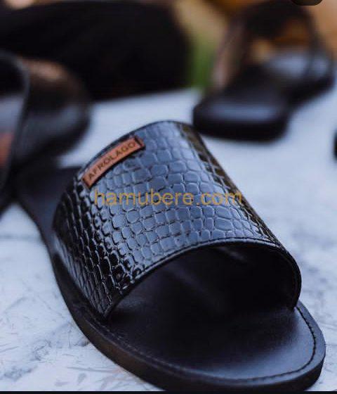 Men Black Textured Leather Sliders